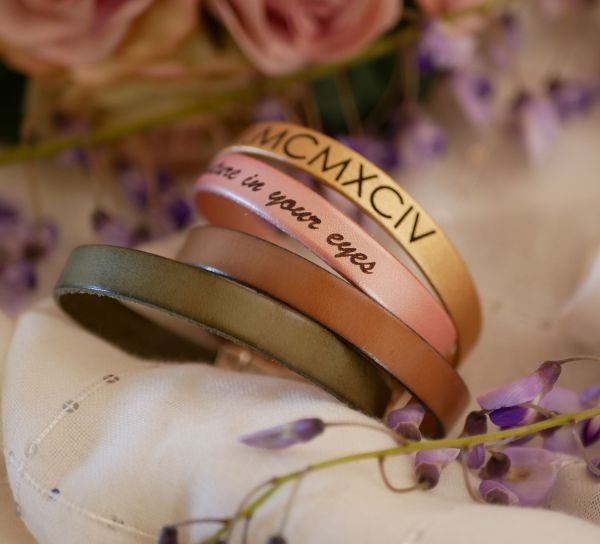 pulseira de couro personalizável para mulheres