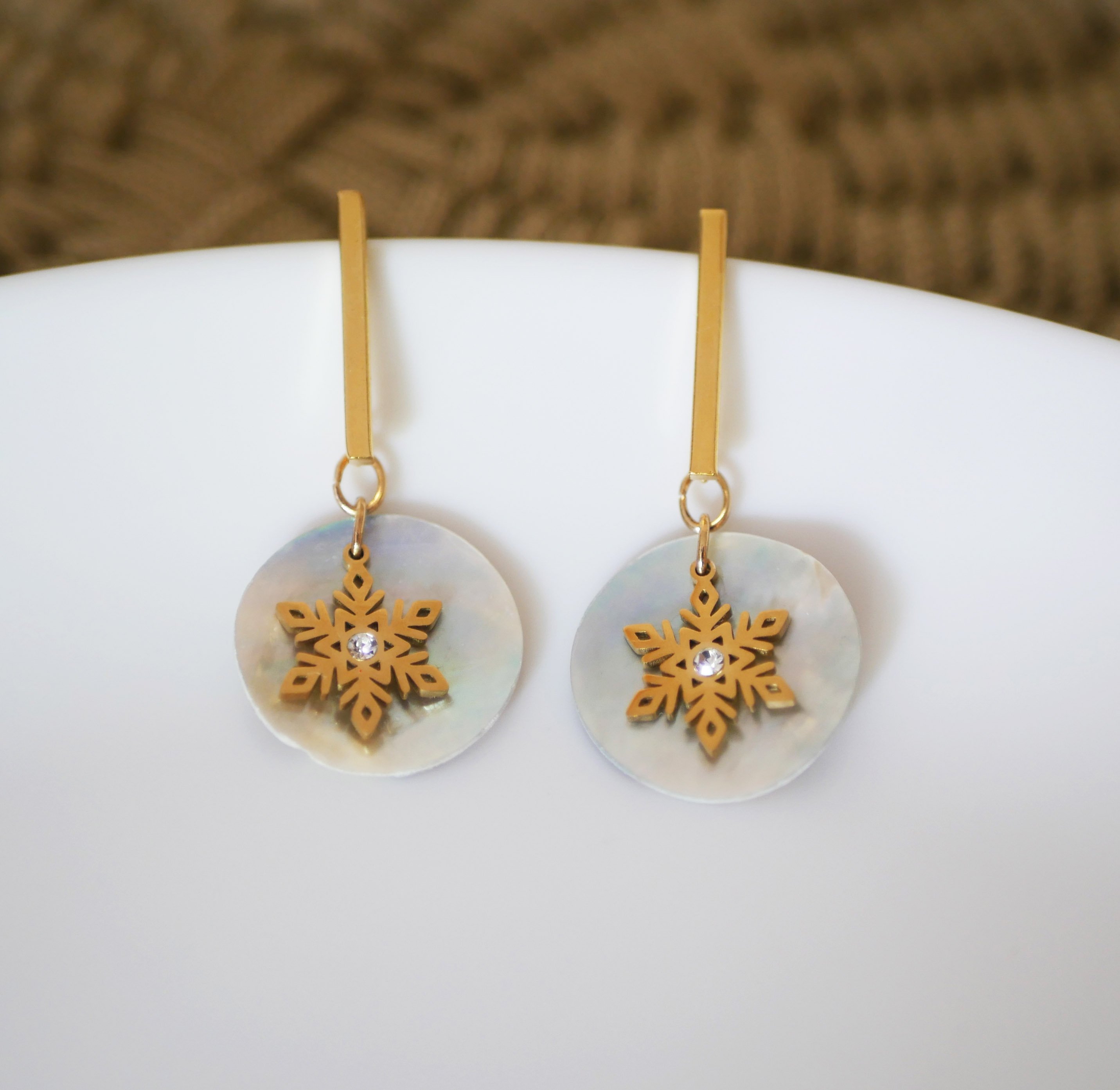 Brincos da coleção "Les nacrées", flocos de ouro