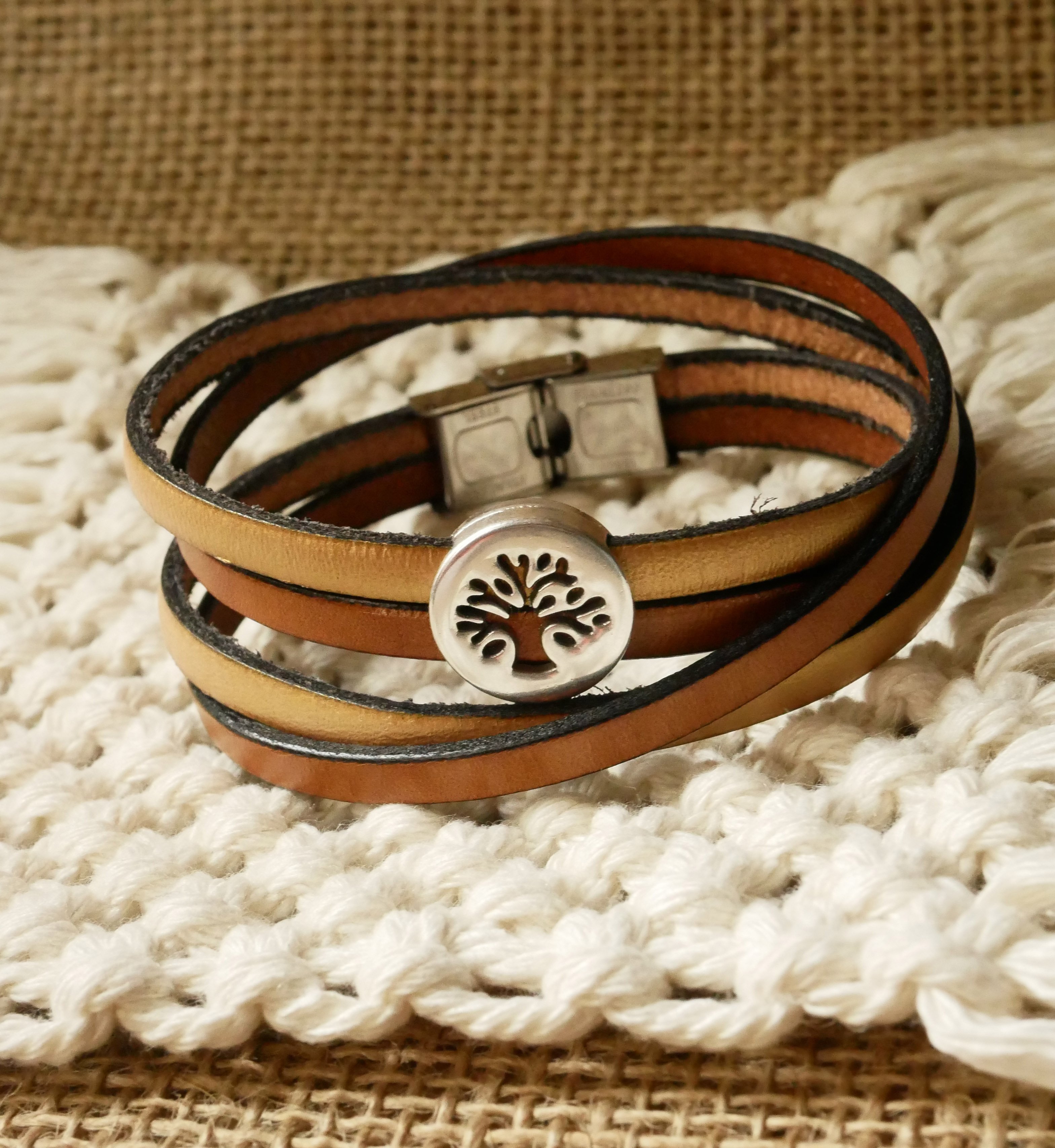 &Aacute;rvore da pulseira da vida em pele dupla personalizada atrav&eacute;s de gravura