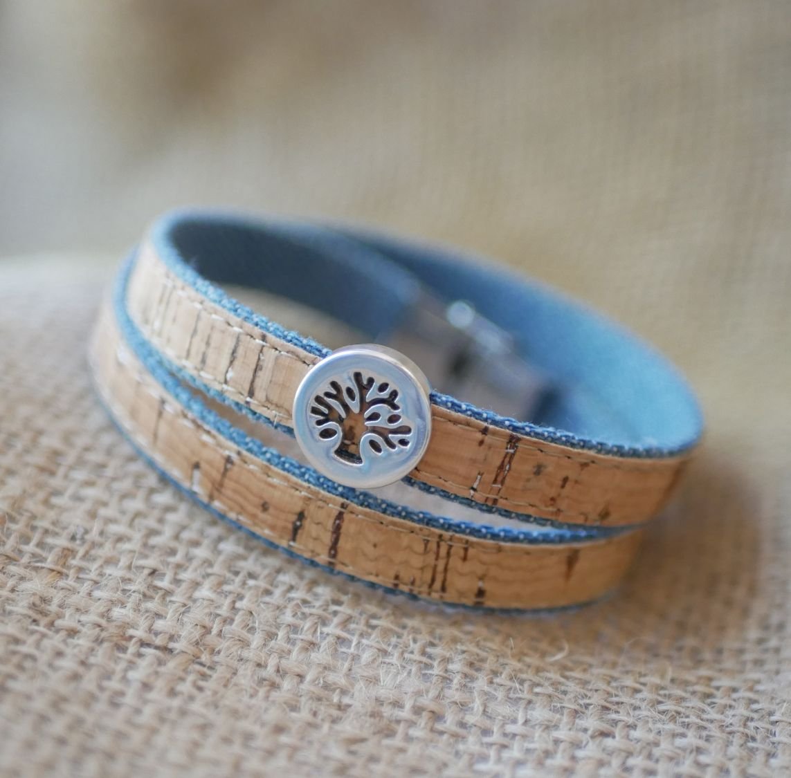 Pulseira Árvore da Vida sobre cortiça e algodão de Jean em torção simples, dupla ou tripla