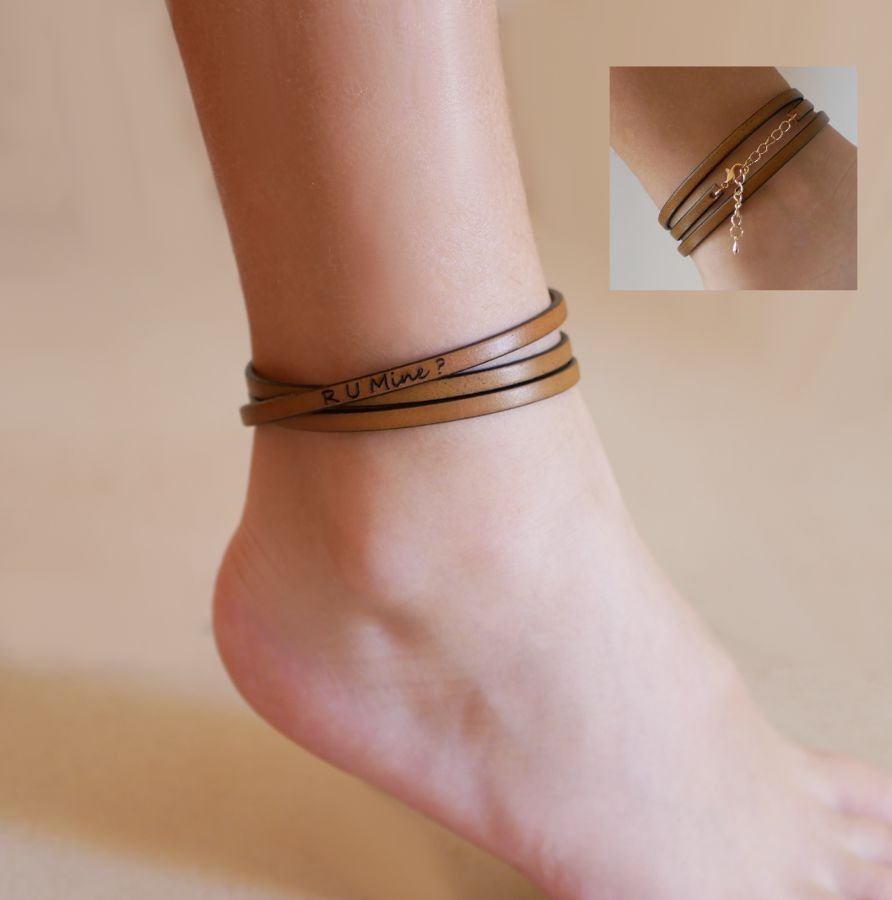 Pulseira de tornozelo de couro fino personalizável 3 voltas