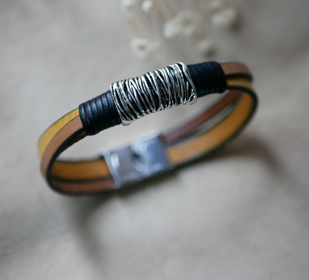 Pulseira bicolor em pele e metal para personalizar