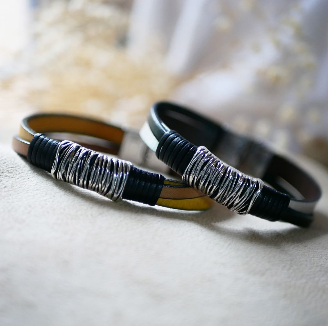 Pulseira bicolor em pele e metal para personalizar