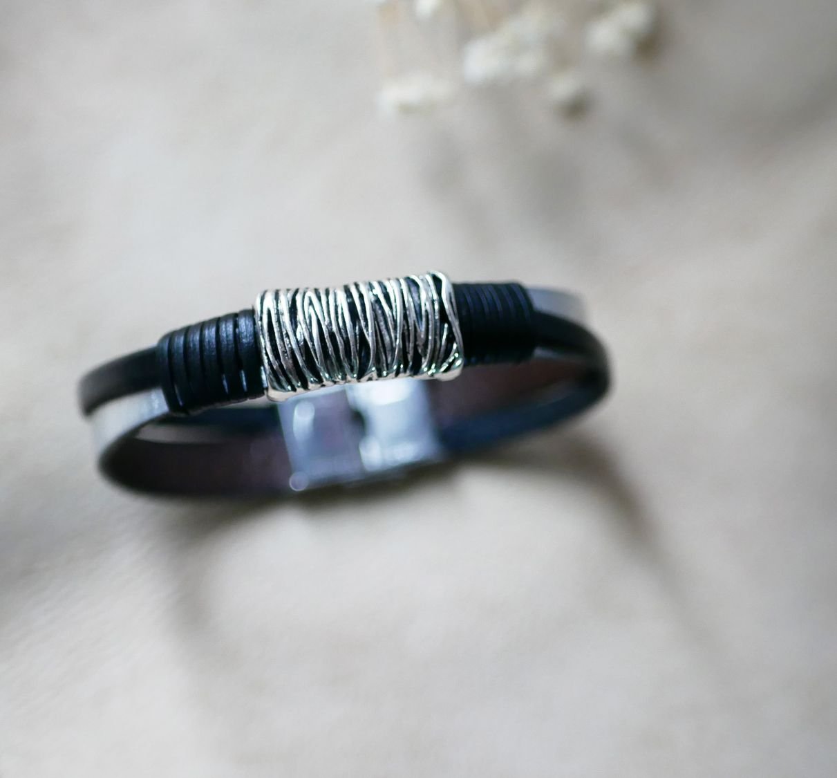 Pulseira bicolor em pele e metal para personalizar