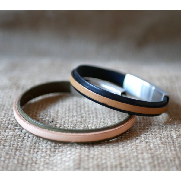 Correia de couro de dois tons, personaliz&aacute;vel por cor e gravura 