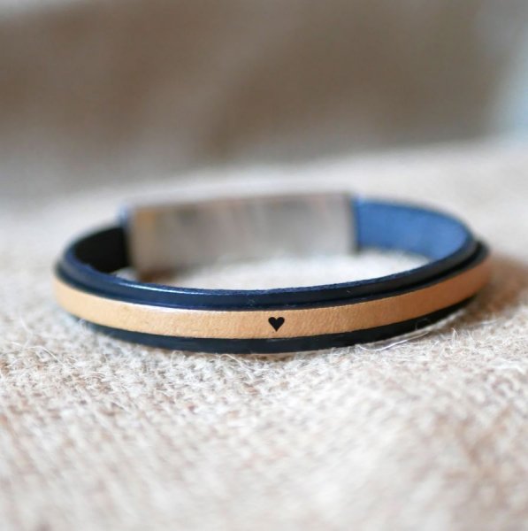 Correia de couro de dois tons, personaliz&aacute;vel por cor e gravura 