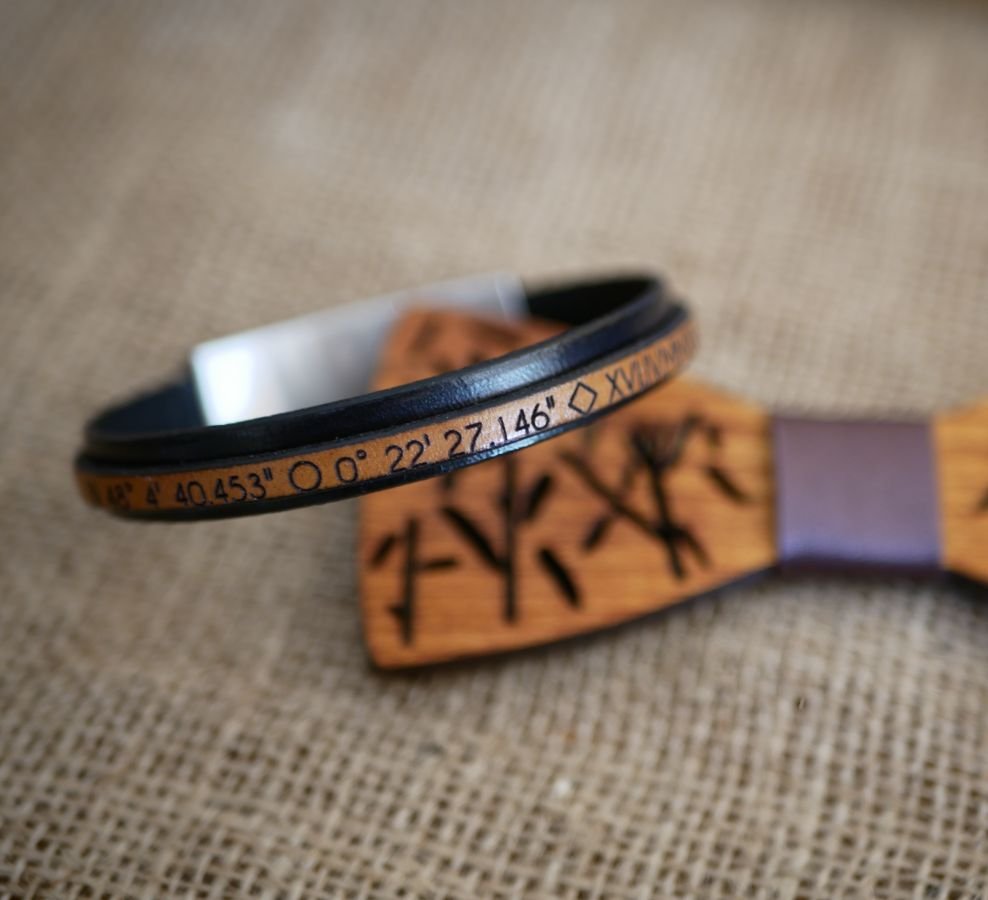Correia de couro de dois tons, personalizável por cor e gravura 