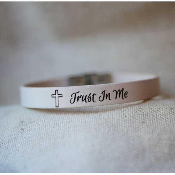 Pulseira de couro para comunh&atilde;o ou baptismo personalizado com o primeiro nome 