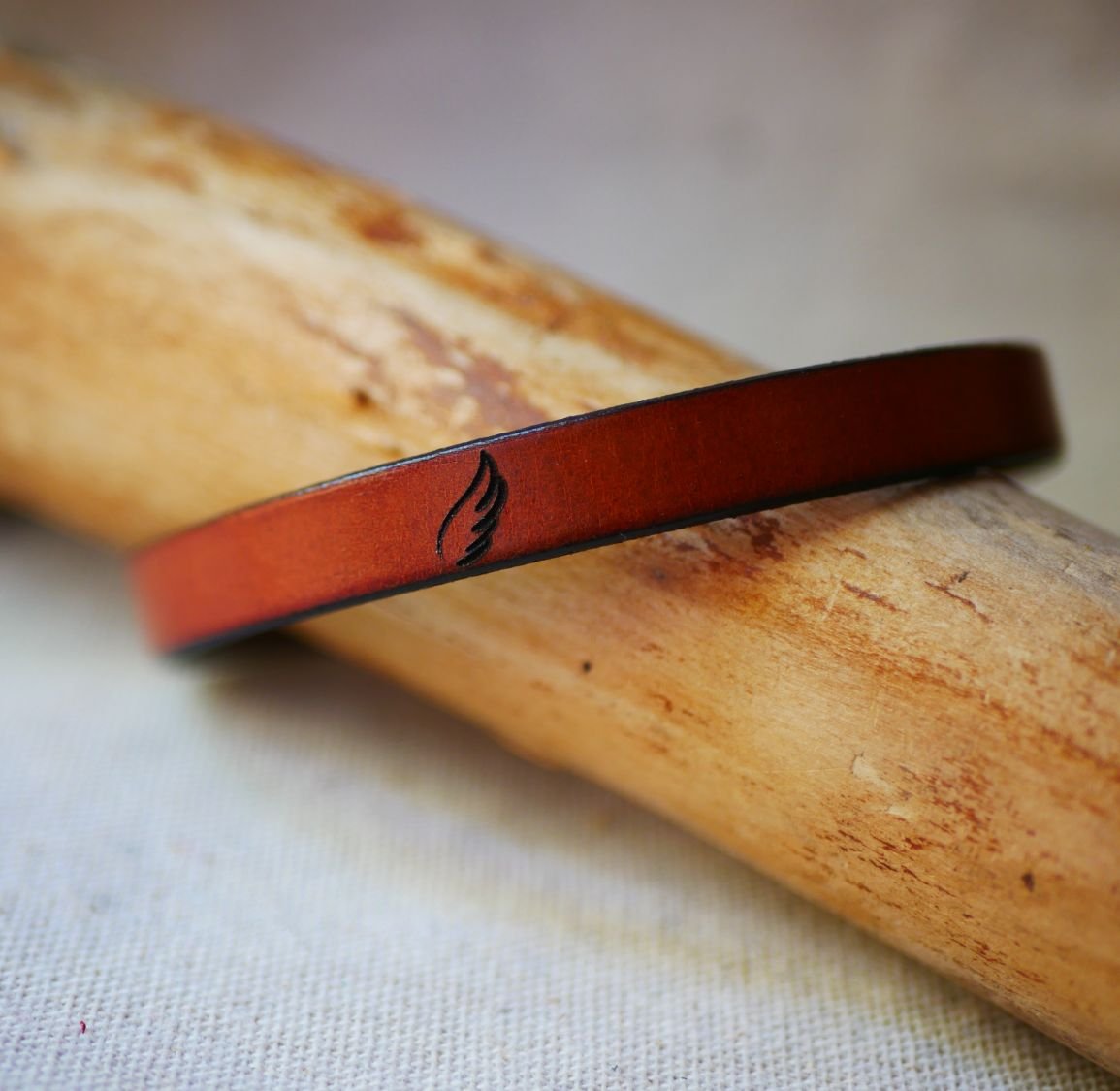 Pulseira de couro para comunhão ou baptismo personalizado com o primeiro nome 