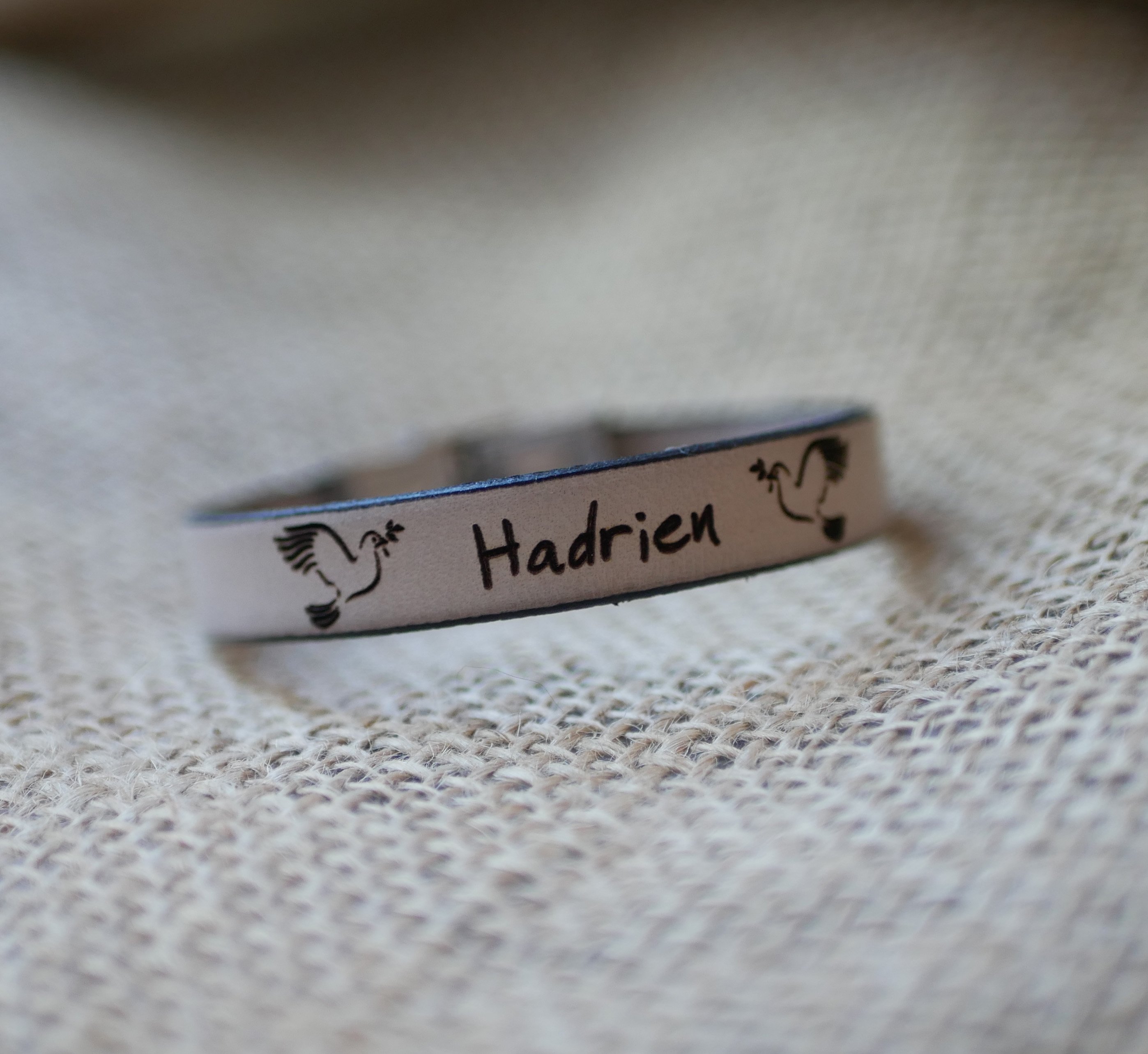 Pulseira de couro para comunh&atilde;o ou baptismo personalizado com o primeiro nome 