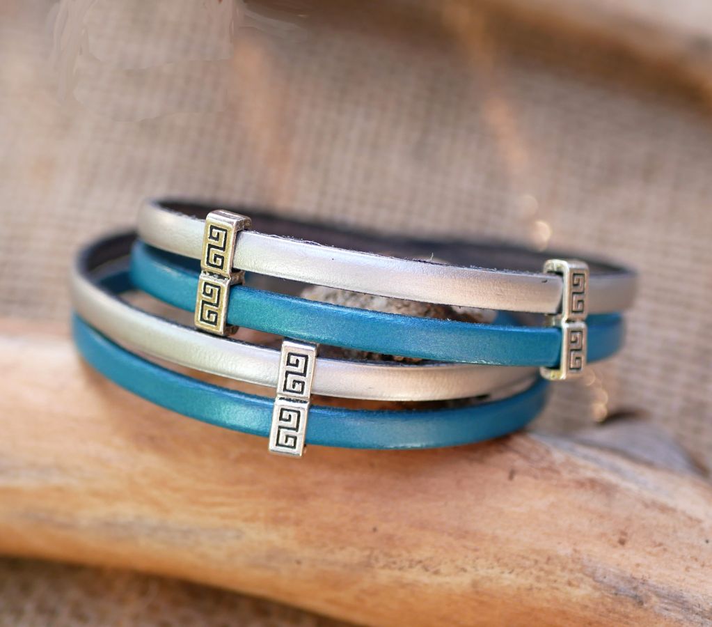 Pulseira dupla de couro em duo com laços de estilo étnico