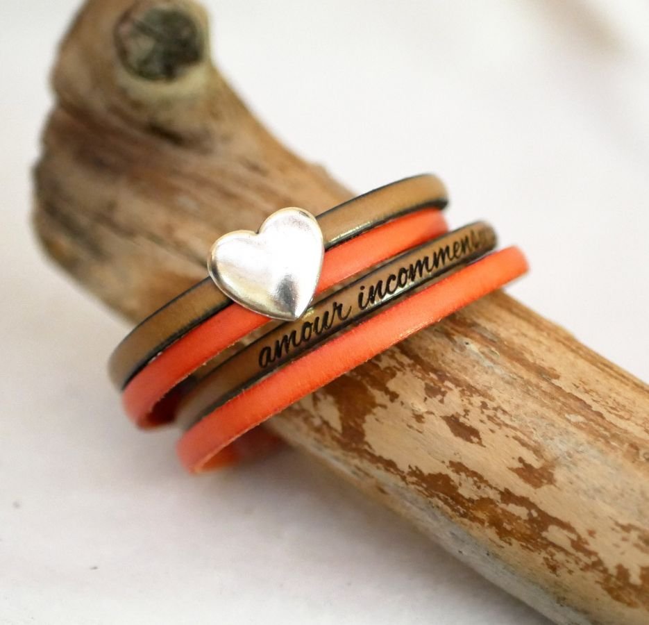 Pulseira dupla de couro em duo com coração de prata para ser personalizada por gravação