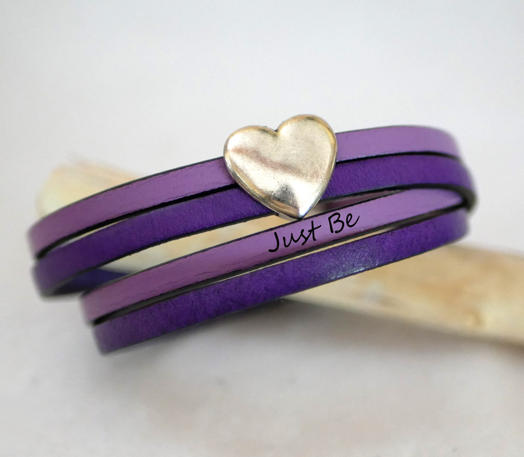 Pulseira dupla de couro em duo com coração de prata para ser personalizada por gravação