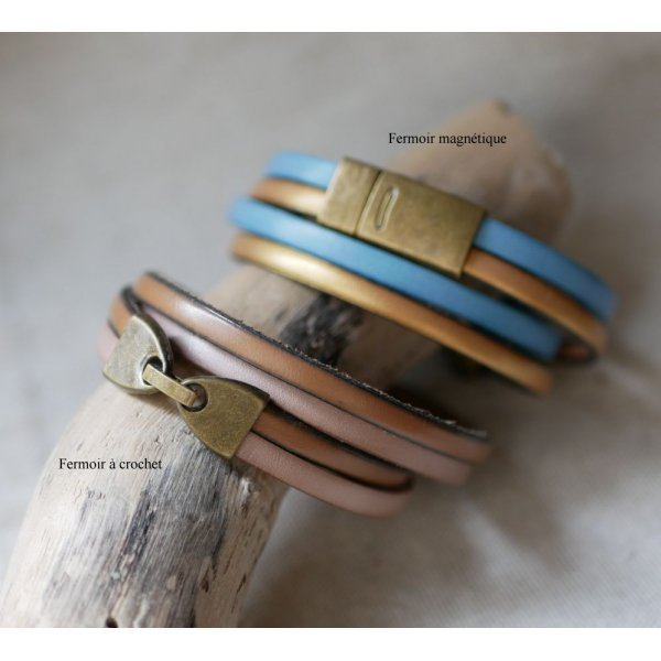 Correia dupla de couro em duo decorada com uma tartaruga de bronze