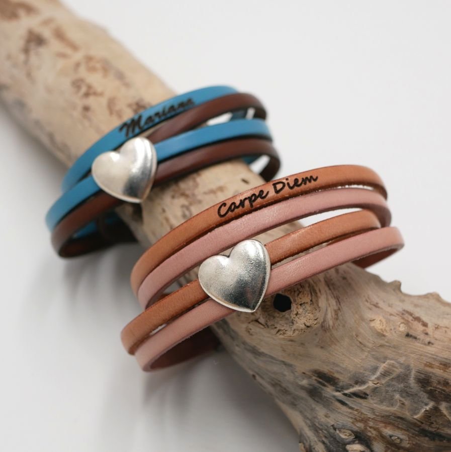 Pulseira dupla de couro em duo com coração de prata para ser personalizada por gravação