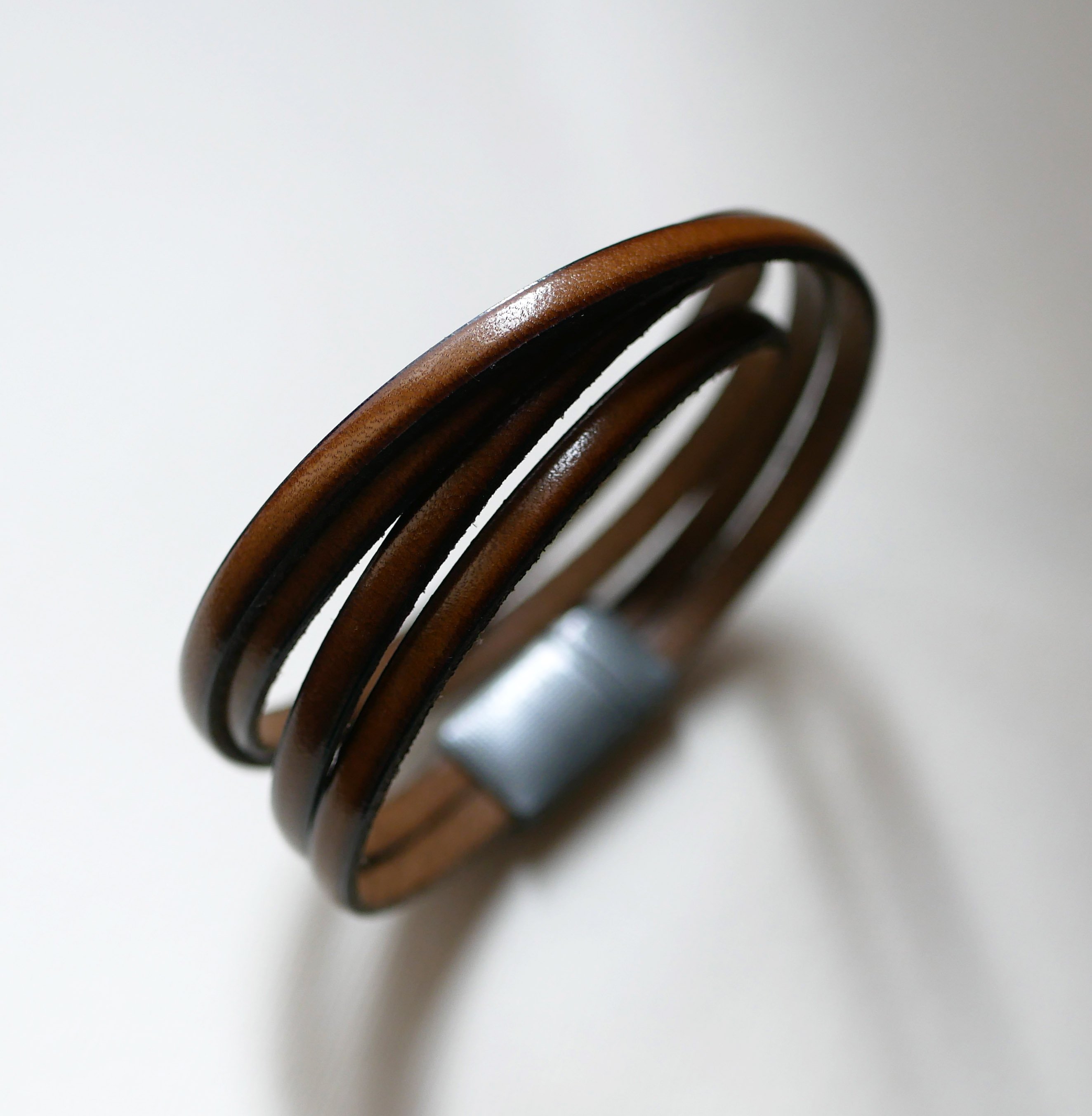 Pulseira em pele com fecho magnético étnico para personalizar