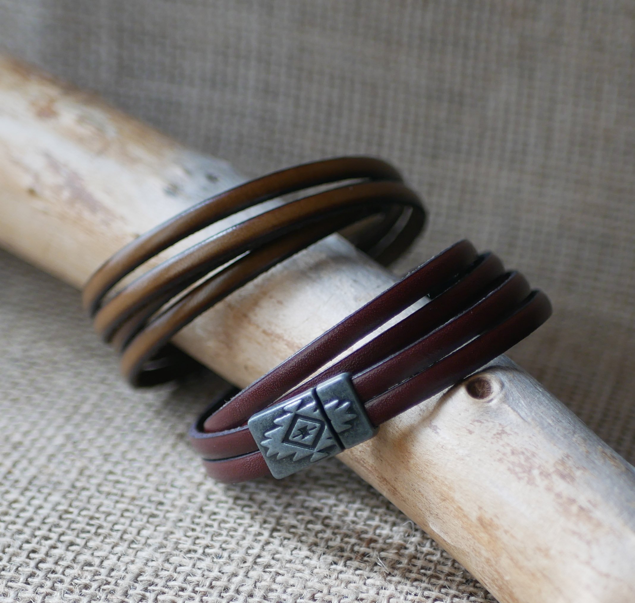 Pulseira em pele com fecho magnético étnico para personalizar