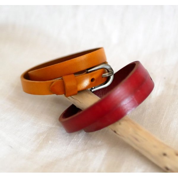 Pulseira de couro de camelo de dupla viagem Gravado misto