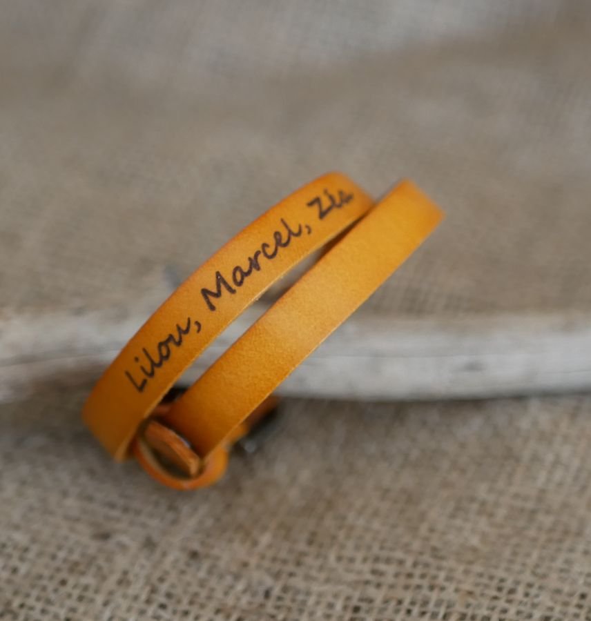 Pulseira de couro de camelo de dupla viagem Gravado misto