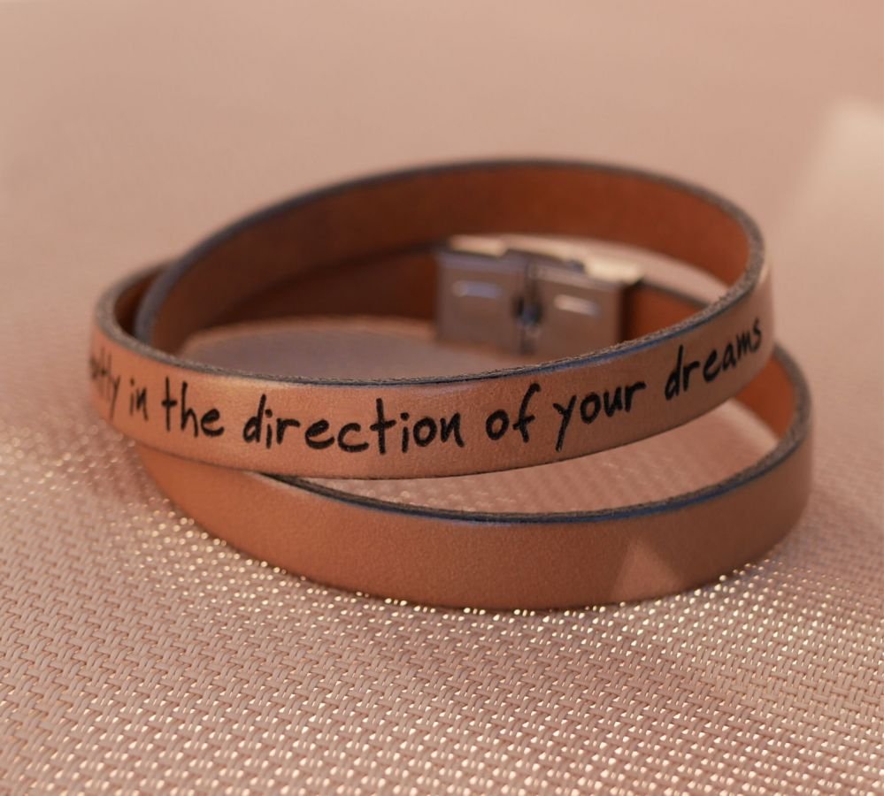 Pulseira de couro para homens com dois pulsos, personalizável por gravação