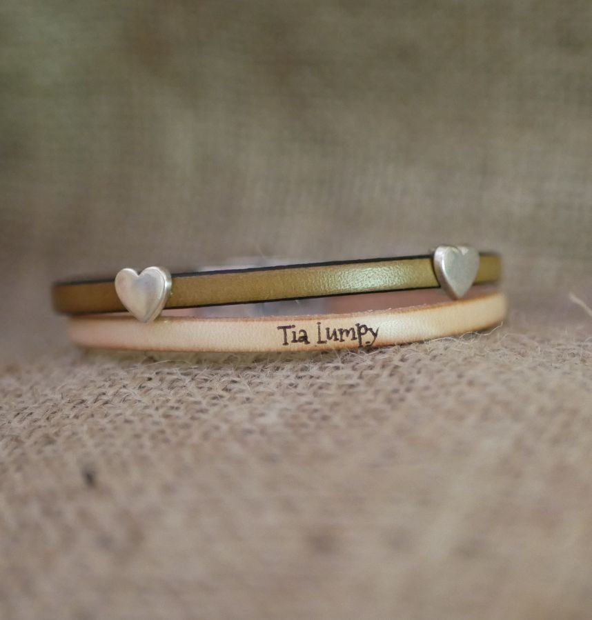 Pulseira de couro em duo com laços em forma de coração, personalizável para mulheres 