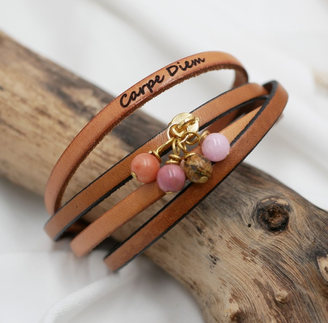 Pulseira duo de couro com pingente de pérolas para ser personalizada