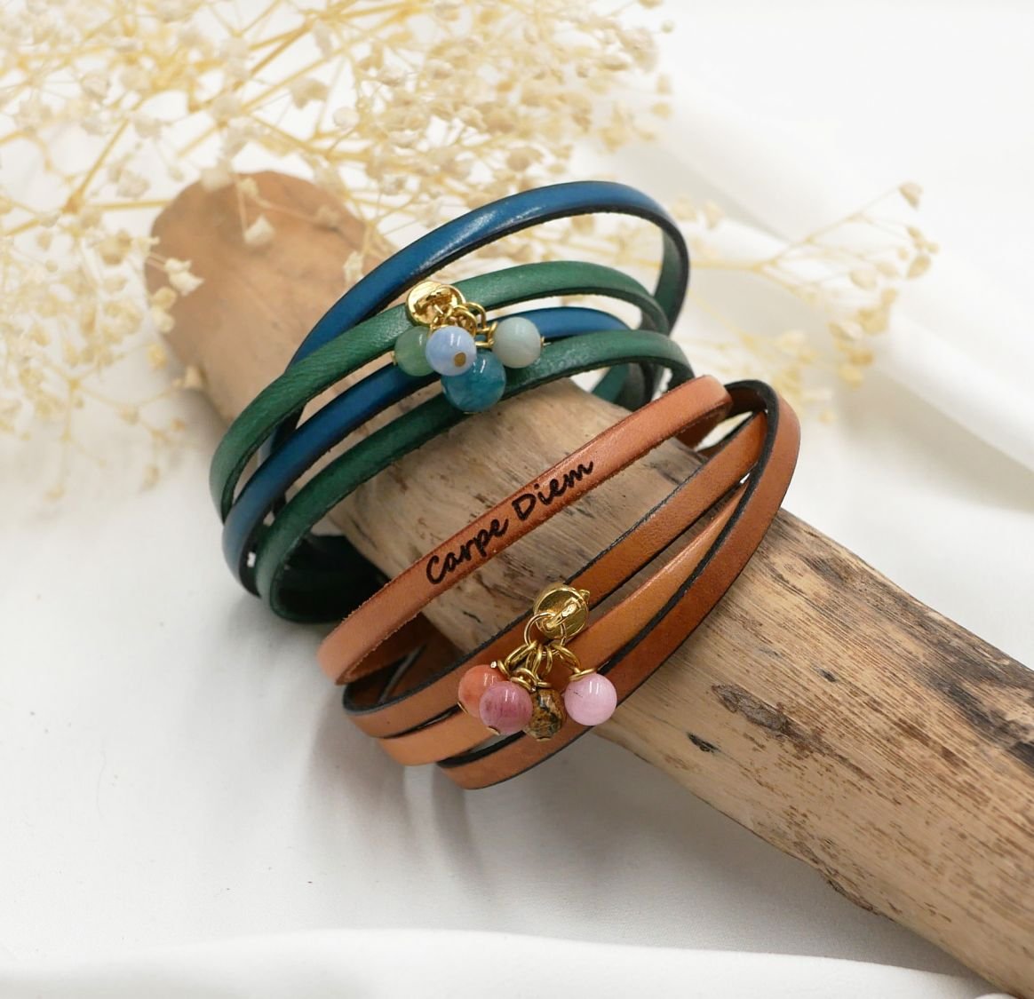 Pulseira duo de couro com pingente de pérolas para ser personalizada