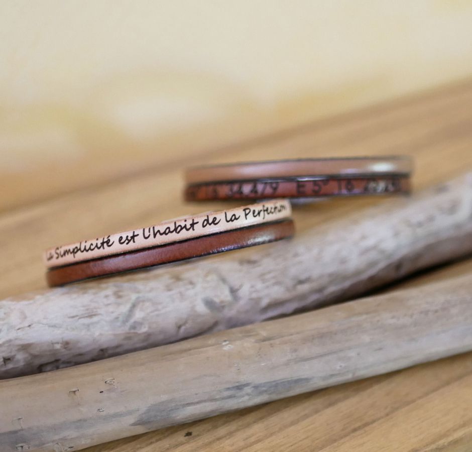 Correia personalizável de couro de cor dupla para homens e mulheres