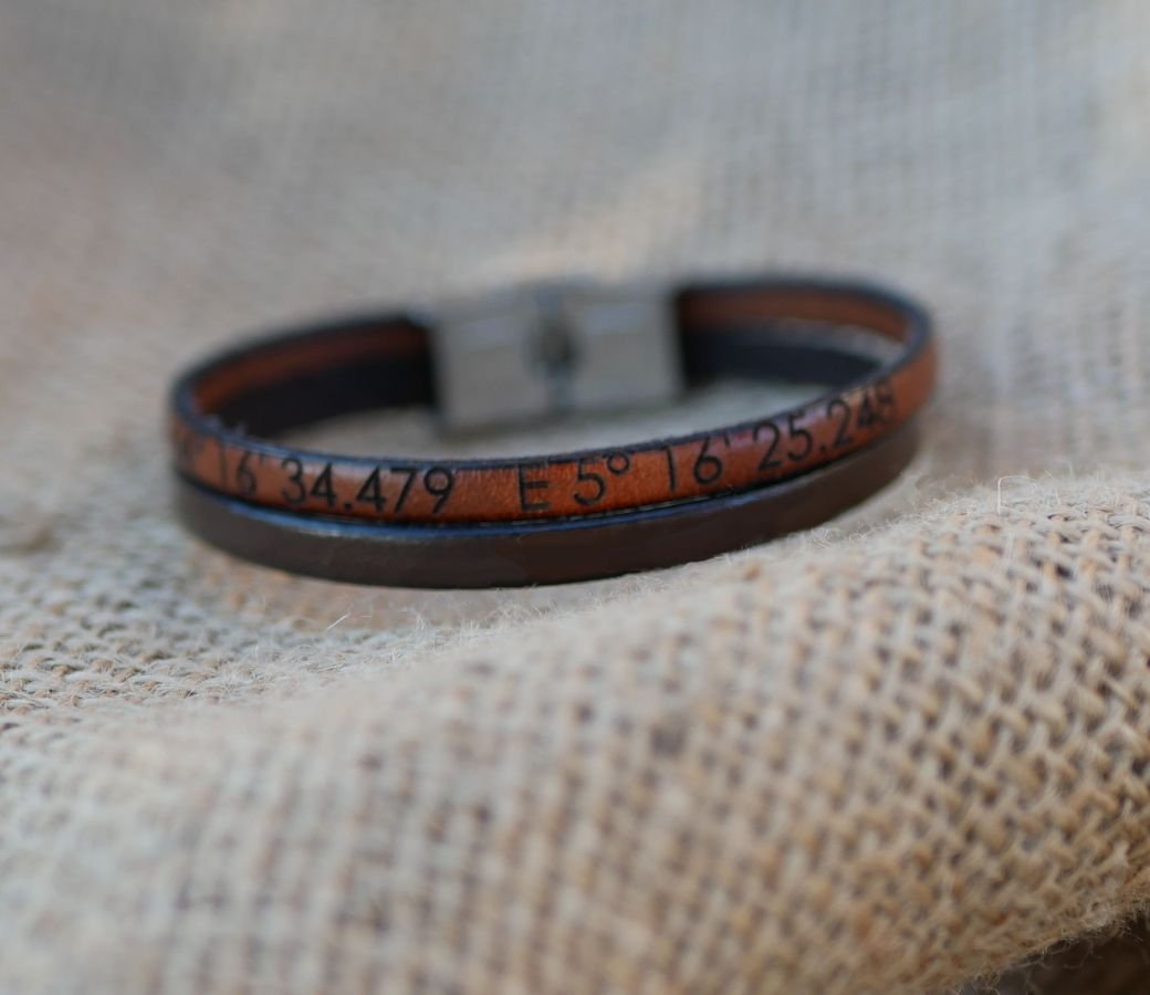 Pulseira duo em pele para homem personalizável com gravação