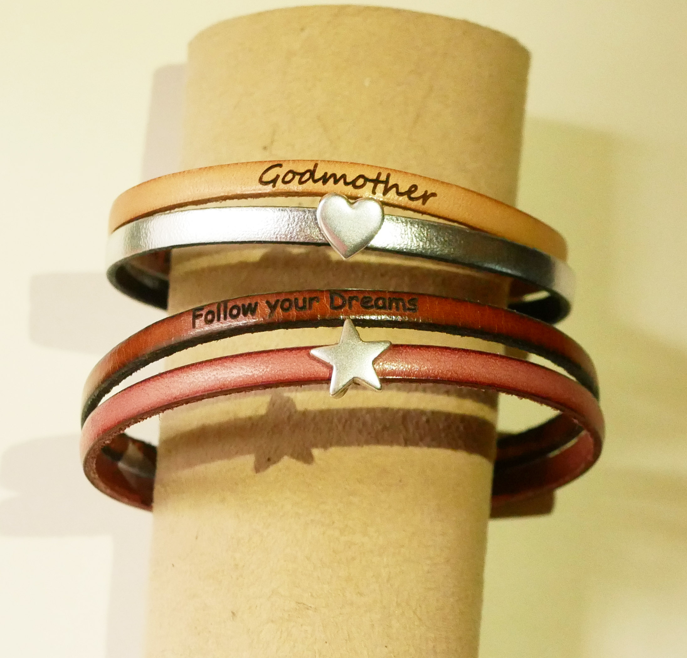 Pulseira dupla em pele para personalizar com um coração, uma estrela ou um laço infinito