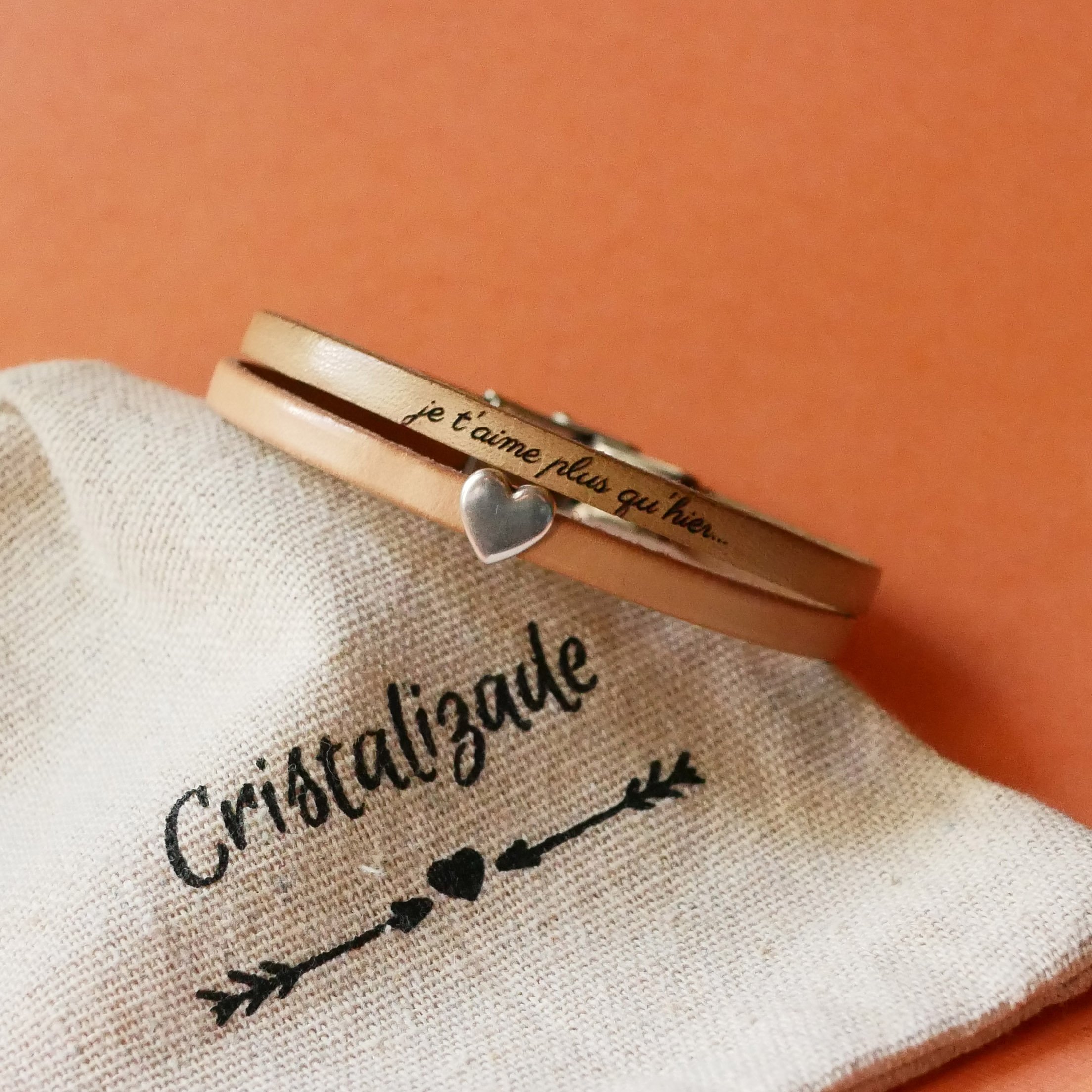 Pulseira dupla em pele para personalizar com um coração, uma estrela ou um laço infinito