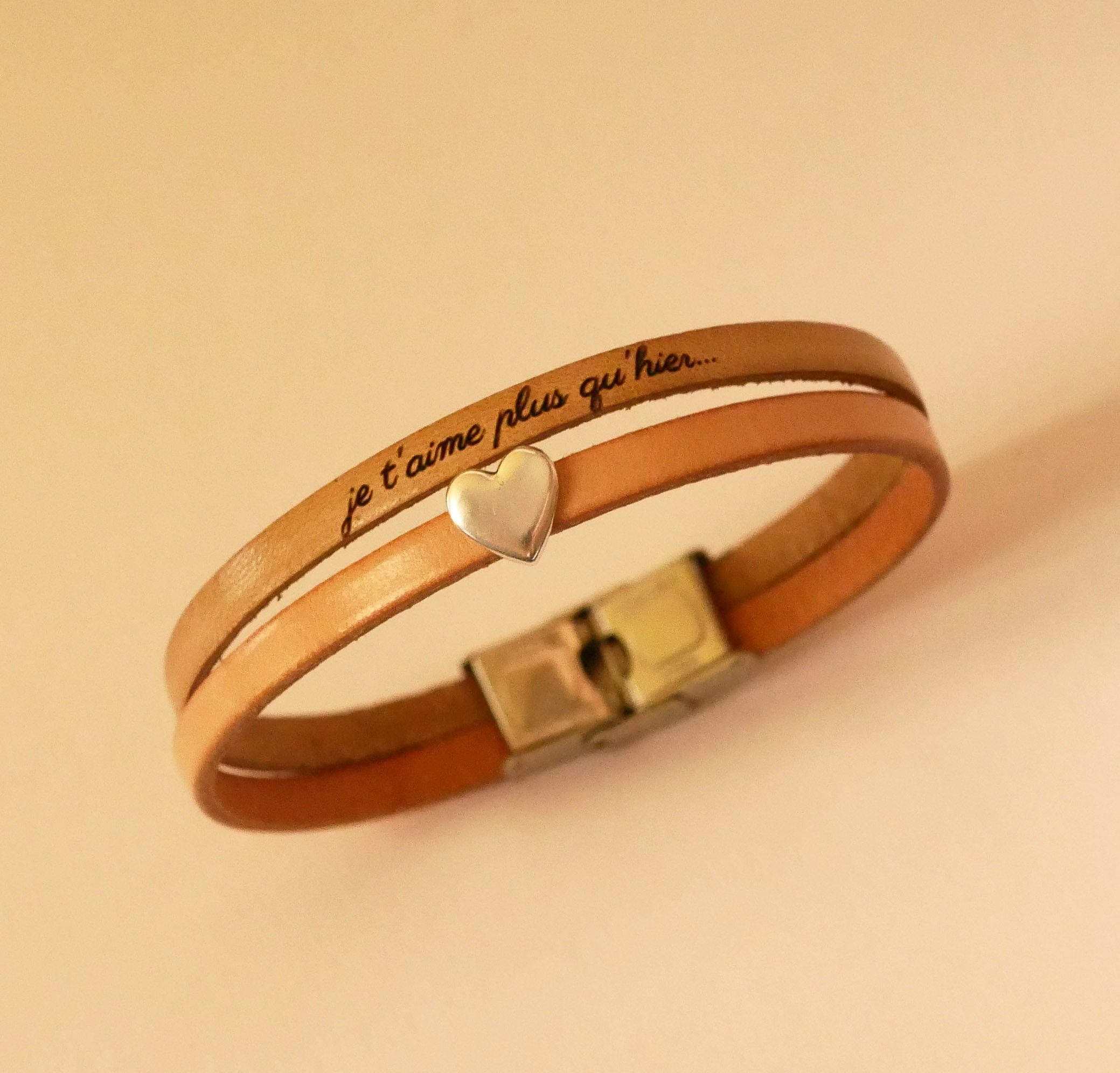 Pulseira dupla em pele para personalizar com um coração, uma estrela ou um laço infinito