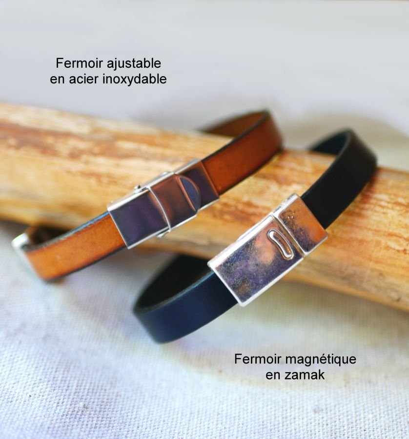 Pulseira de couro decorada com um quadrado celta que pode ser personalizado através de gravura
