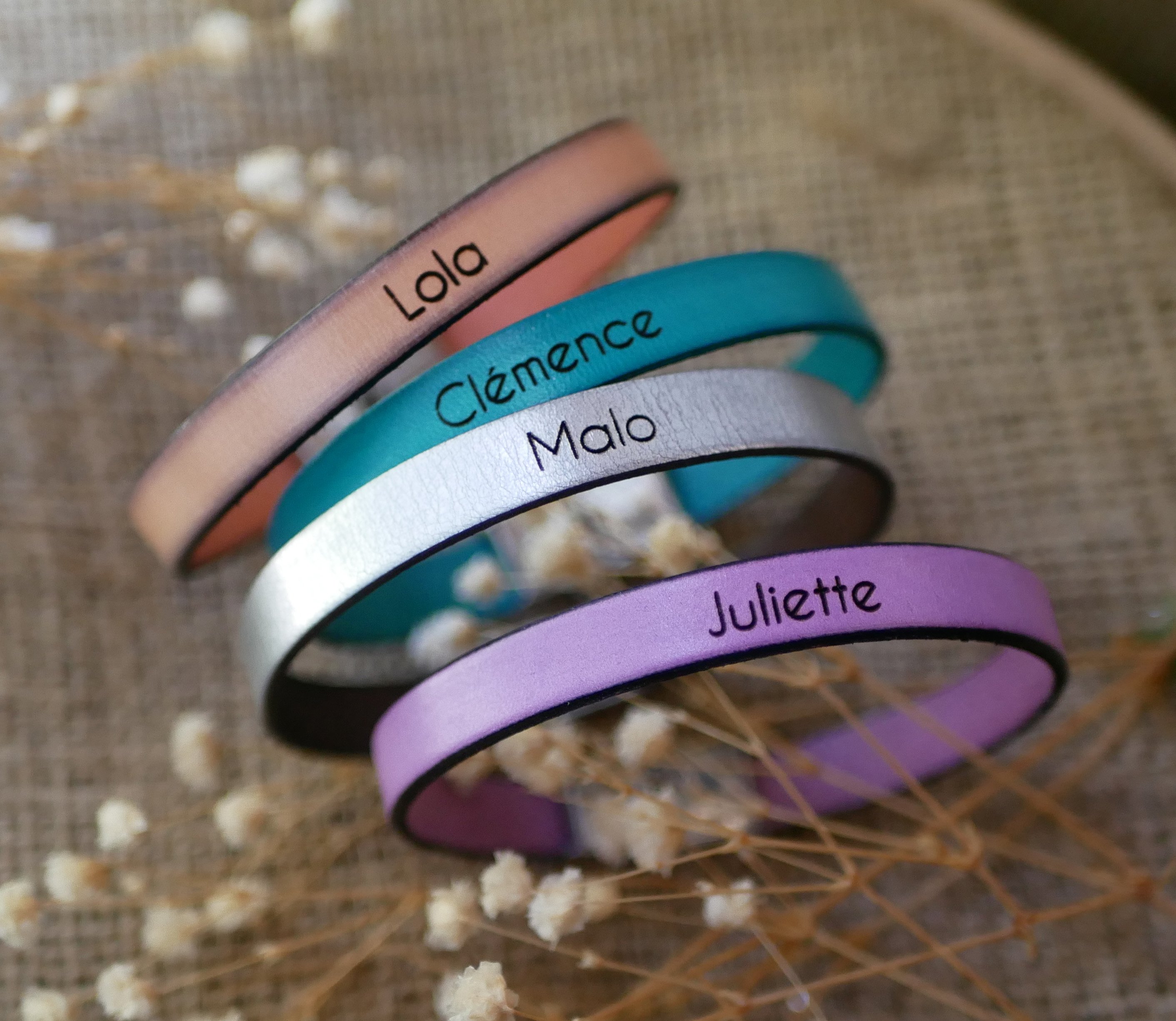 Pulseira de couro gravada personalizada para mulher