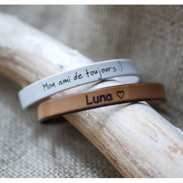 Pulseira de couro mulher fecho dourado personalizada por grava&ccedil;&atilde;o 