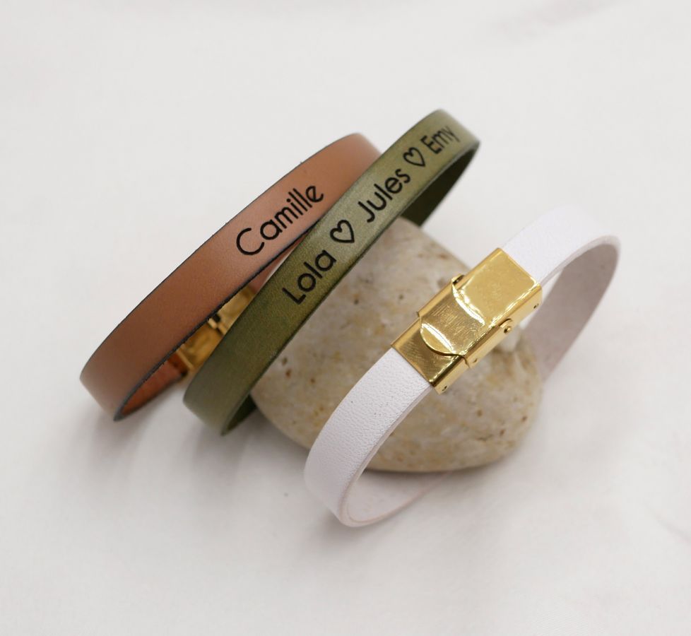 Pulseira de couro mulher fecho dourado personalizada por gravação 