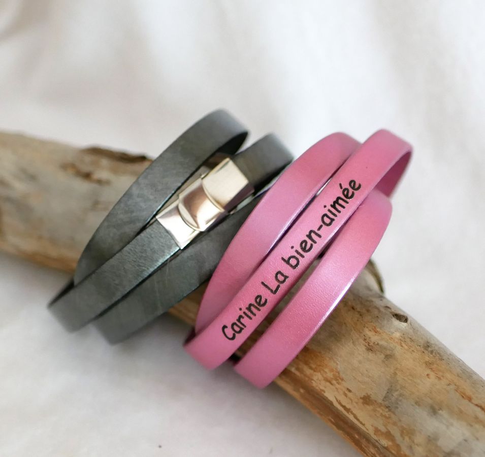 Pulseira de couro mulher tripla volta para personalizar a cor e a gravura 