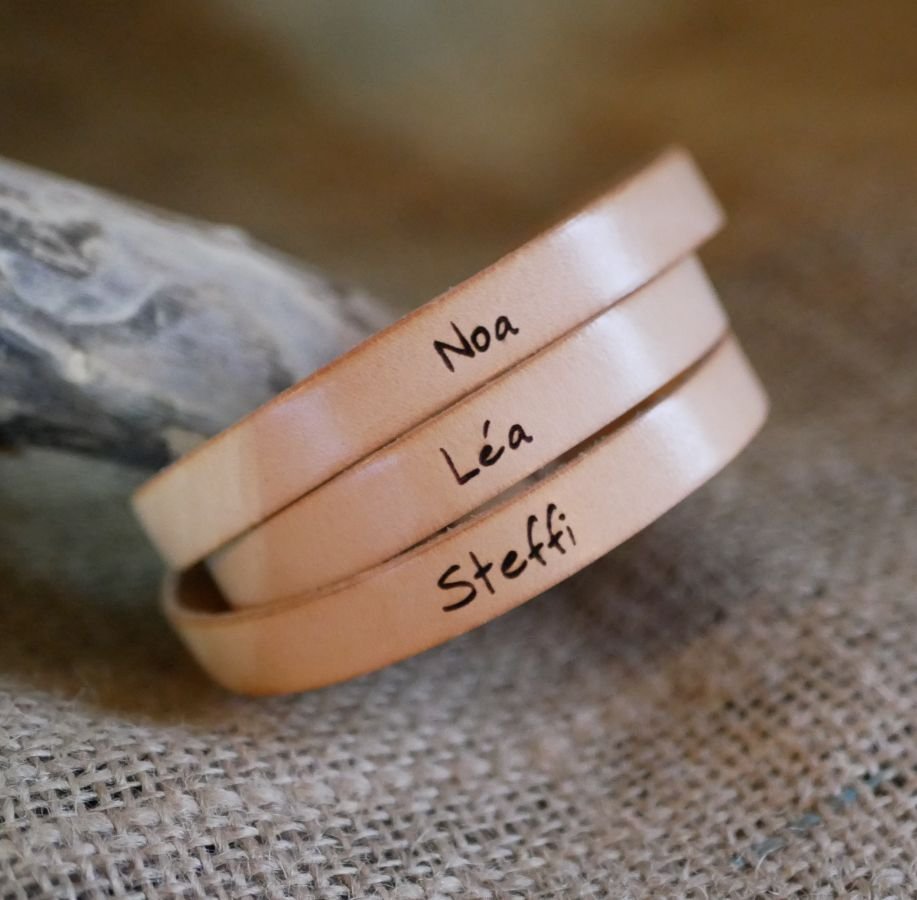 Pulseira de couro mulher tripla volta para personalizar a cor e a gravura 