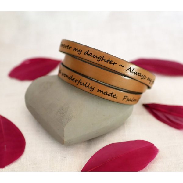 Pulseira de couro mulher tripla volta para personalizar a cor e a gravura 