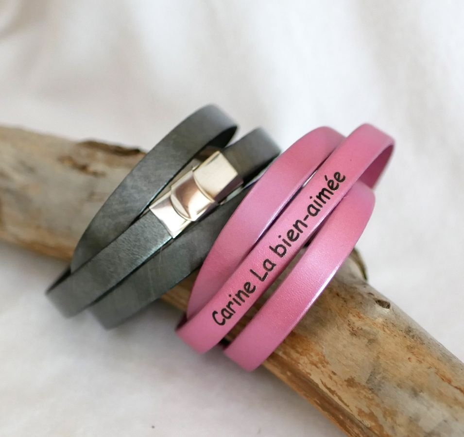 Pulseira de couro mulher tripla volta para personalizar a cor e a gravura 