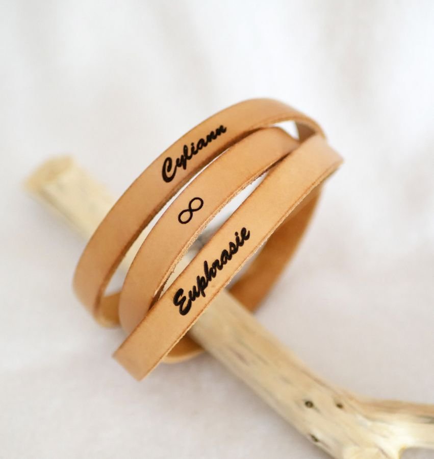 Pulseira de couro mulher tripla volta para personalizar a cor e a gravura 