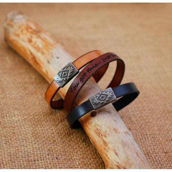 Pulseira de couro com fecho magn&eacute;tico &eacute;tnico para personalizar