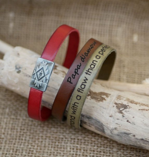 Pulseira de couro com fecho magn&eacute;tico &eacute;tnico para personalizar