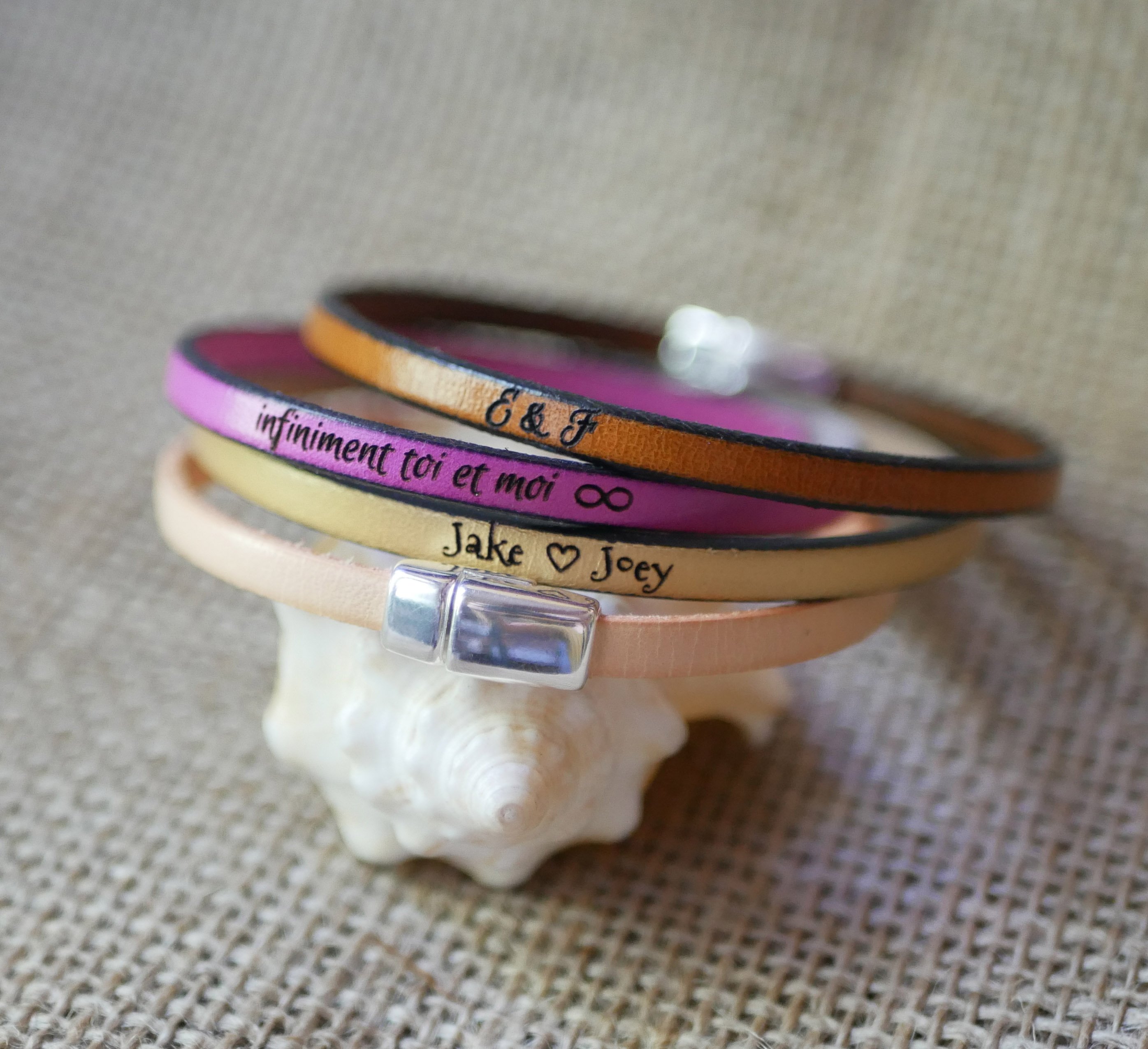 Pulseira de couro com fecho magnético personalizada com gravação para homem ou mulher