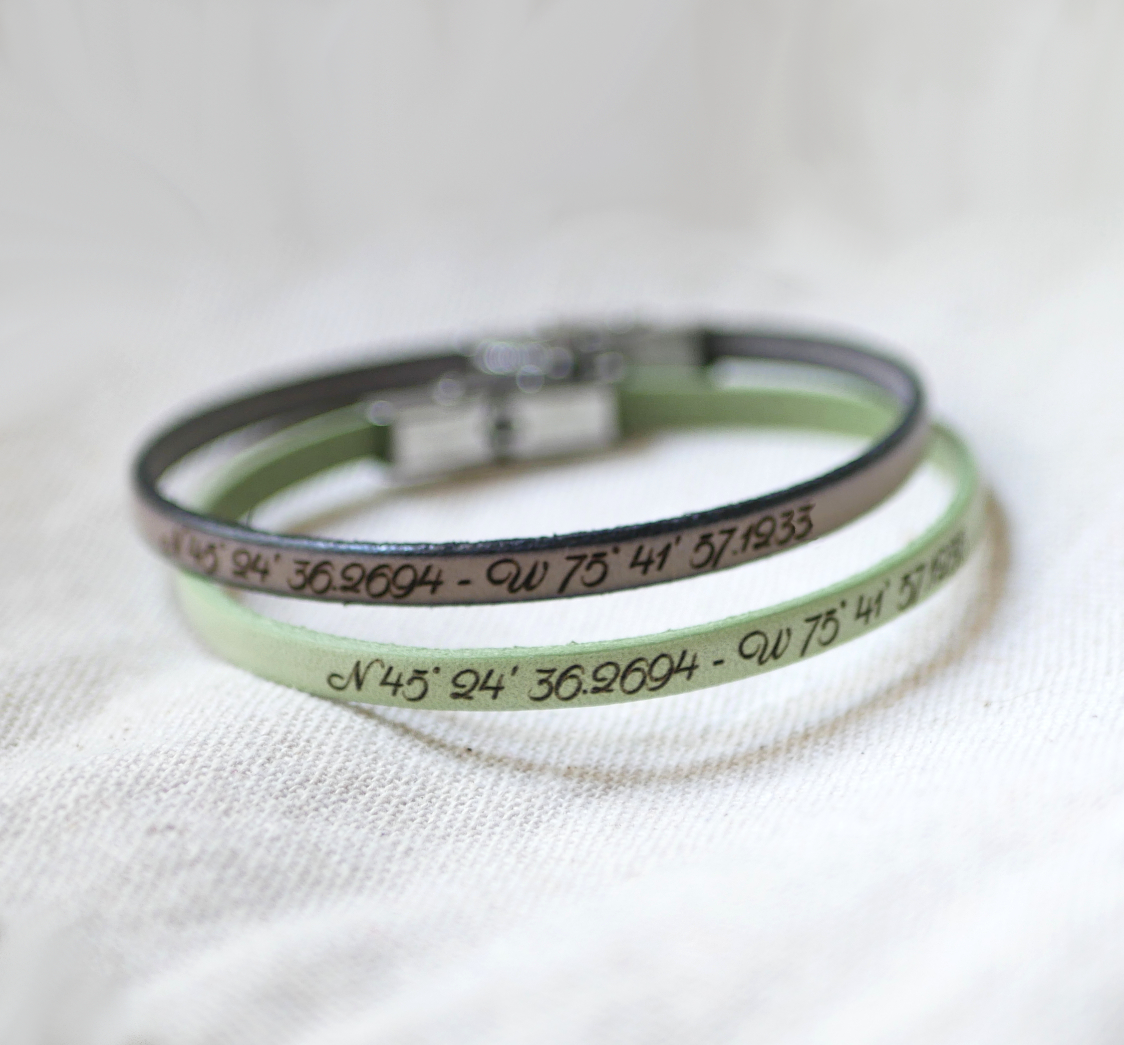 Pulseira de couro personalizável através de gravura mulher ou homem