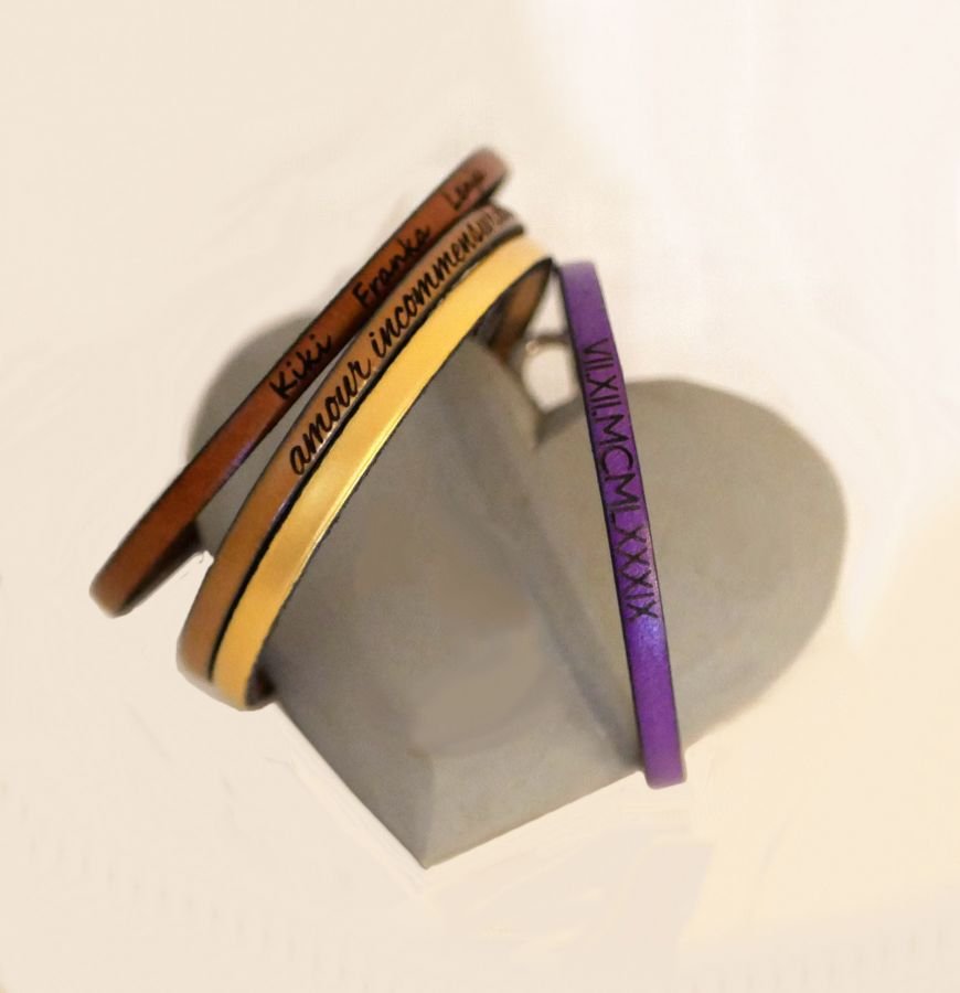 Pulseira de couro personalizável através de gravura mulher ou homem