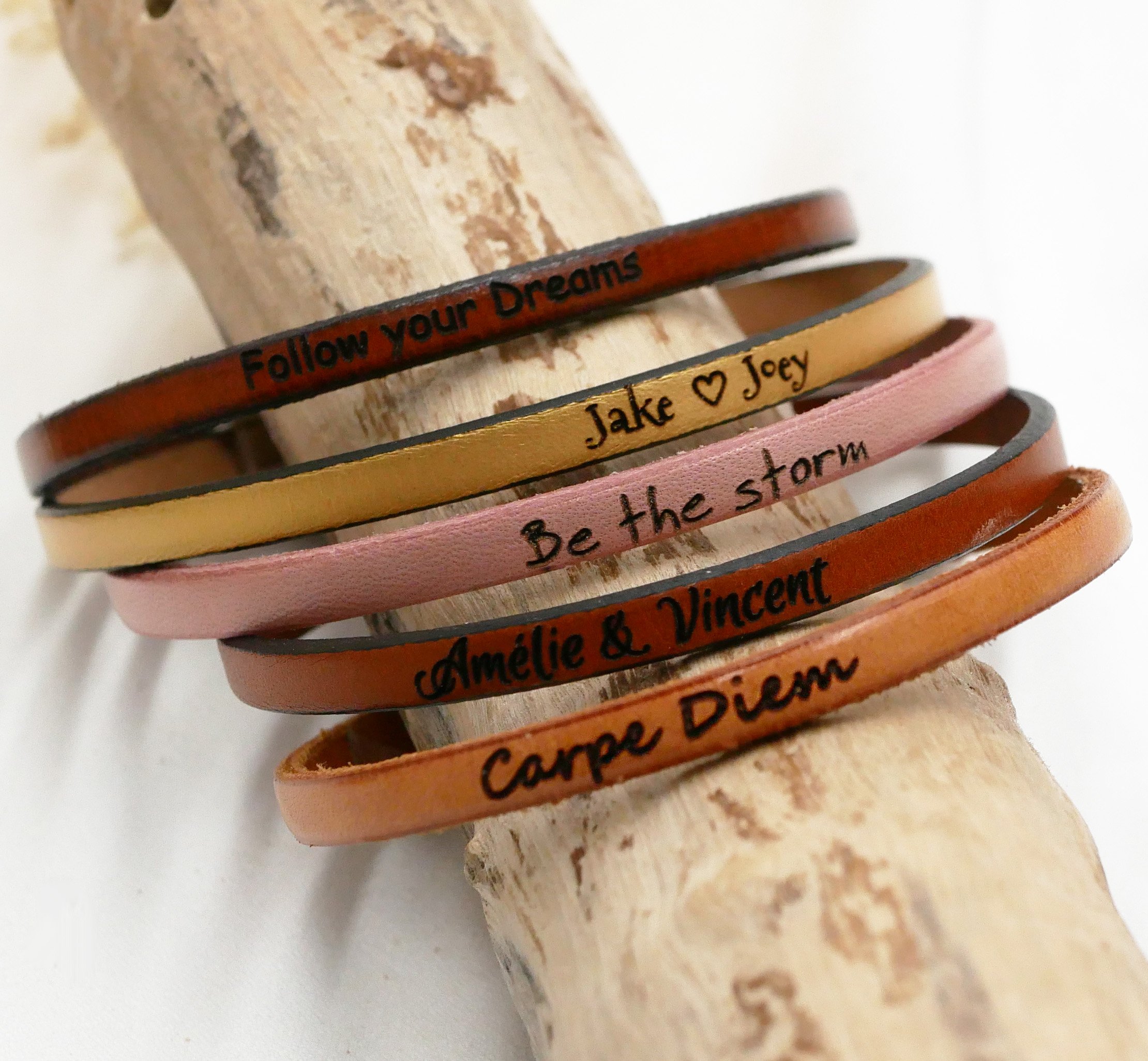 Pulseira de couro personalizável através de gravura mulher ou homem