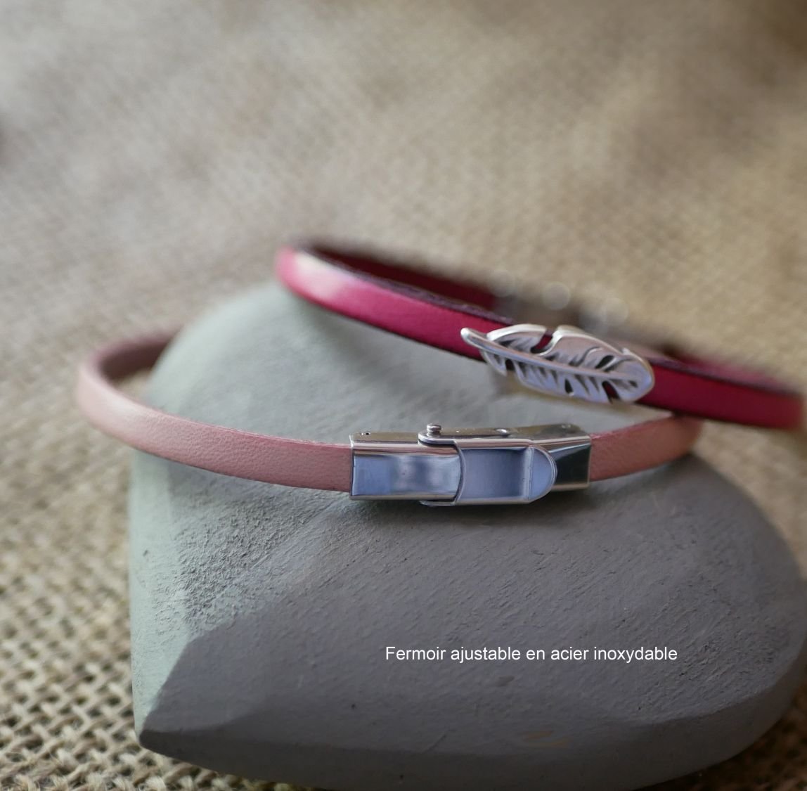 Pulseira de couro para menina com pena para personalizar com gravação 