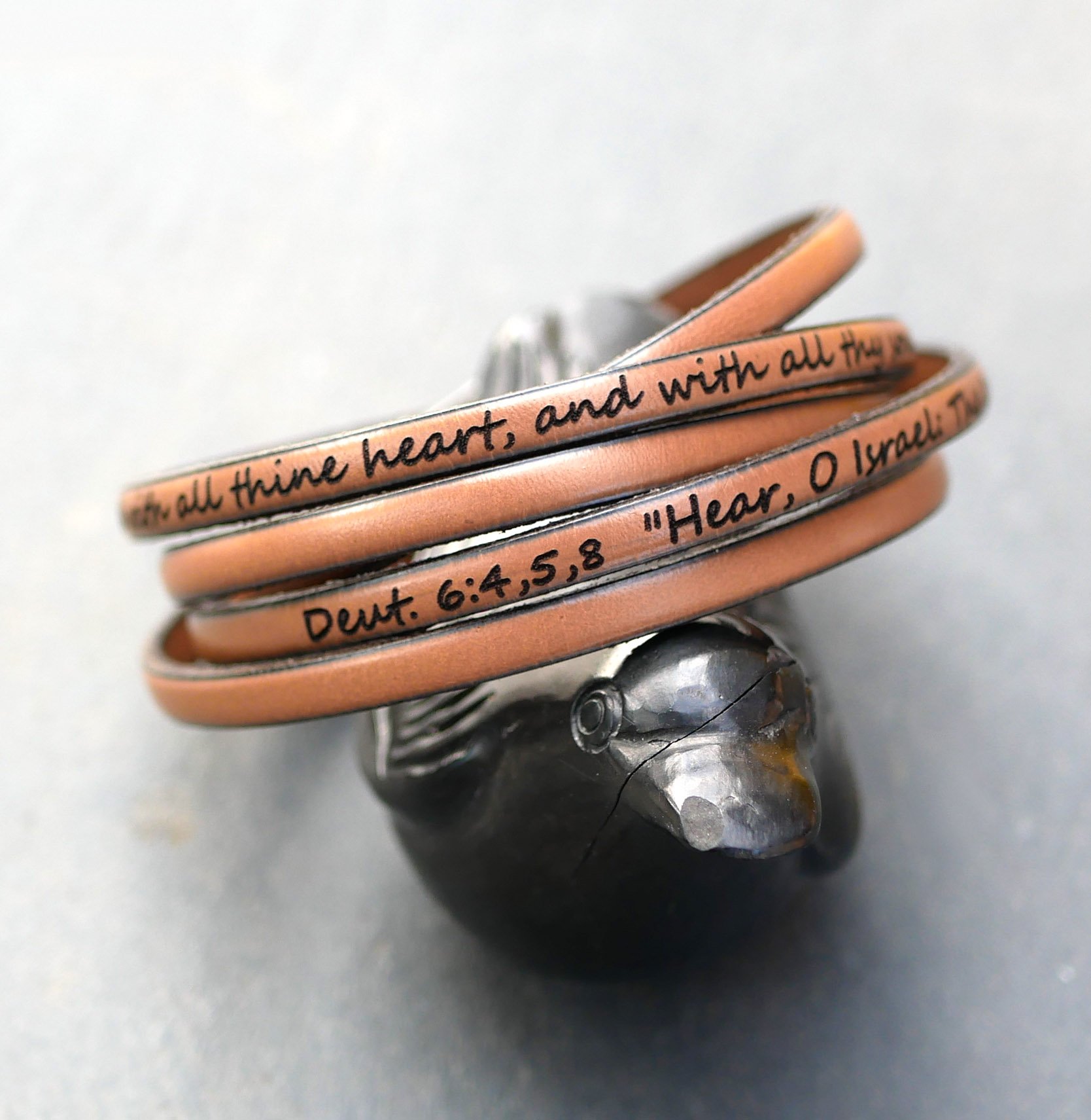 Pulseira de couro fino de 5 voltas para homem ou mulher com gravação do nome próprio