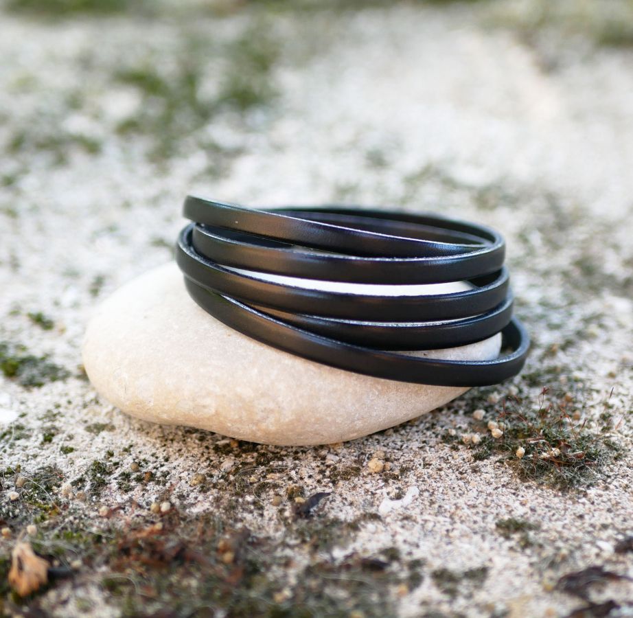 Pulseira de couro fino de 5 voltas para homem ou mulher com gravação do nome próprio